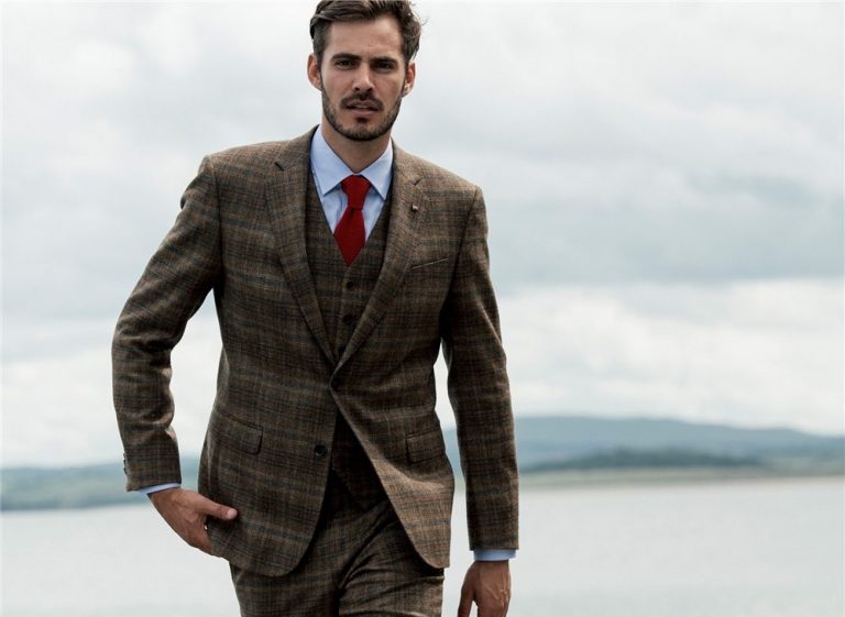 Cómo usar un chaleco de tweed y verte a la moda