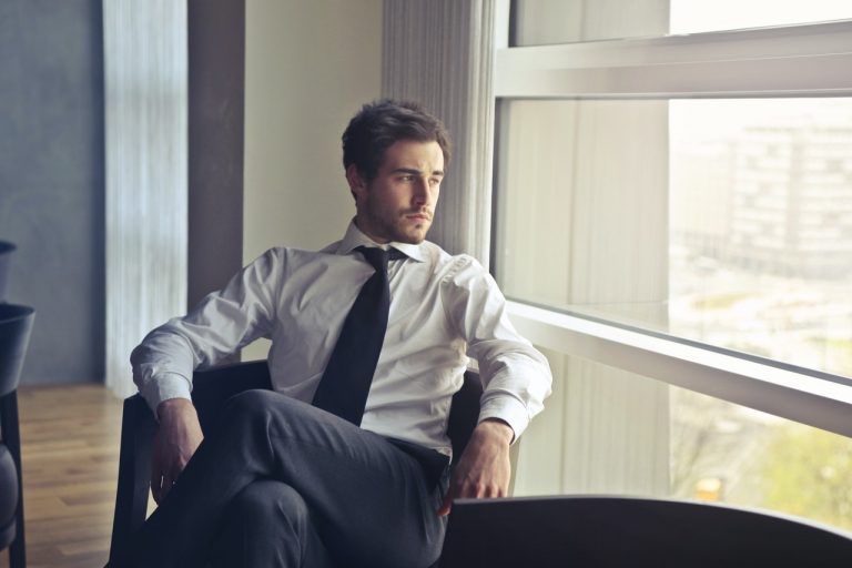 Profesiones que requieren usar corbata