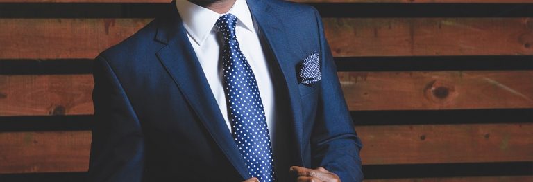 Camisas para vestir un traje azul