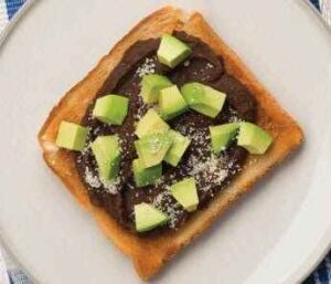 desayuno tostadas de frijol